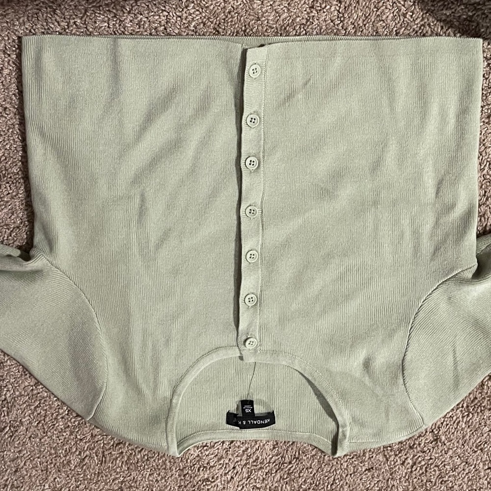 button up sage green crop top that’s super cute on